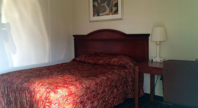 Red Carpet Inn - Opelika