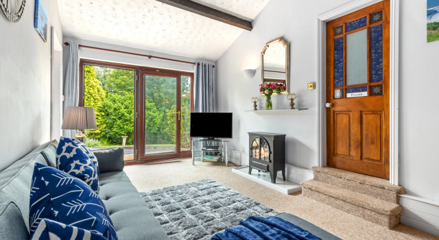 The Hollies - Short Walk to Beach, Peaceful Location, Parking, Book Feriehus Wiseman's Bridge Glamorgan