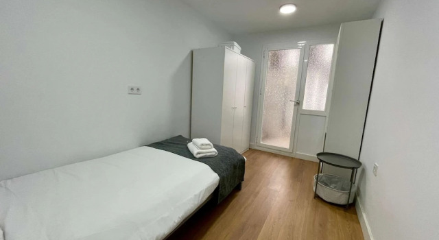 Апартаменты Studio 2 Bed-1 Bathroom for 3 NO Terrace F-3