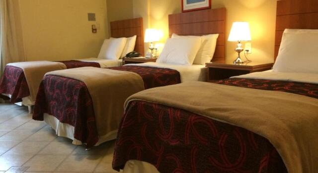 Трёхместный номер Standard Convair Hotel
