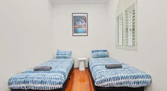 Stylish 3BR House(Parking)/ICC&DarlingHarbour-8min, Забронировать Отель Отели Сиднея с парковкой, рядом с Концертно-спортивный комплекс «Стар», Парковка