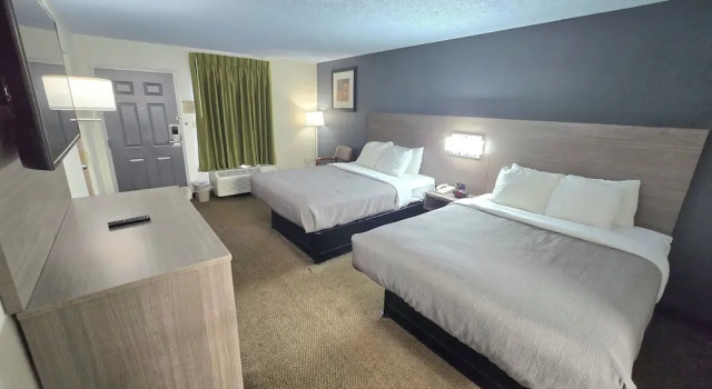 Четырёхместный номер Standard с балконом Quality Inn Fort Campbell