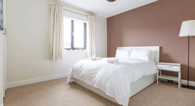 Central Flat in Londons Battersea Sleeps 6
