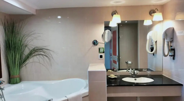 Двухместный номер Superior с видом на гавань Logis HOTEL RESTAURANT La Régence