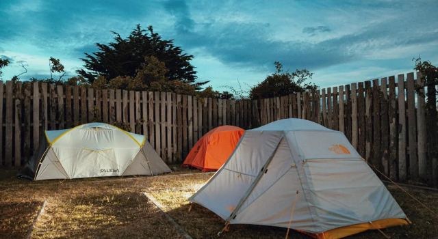 Camping Yellow Plum, Забронировать Отель Пуэрто-Наталес область Магальянес, рядом с Yungay Square