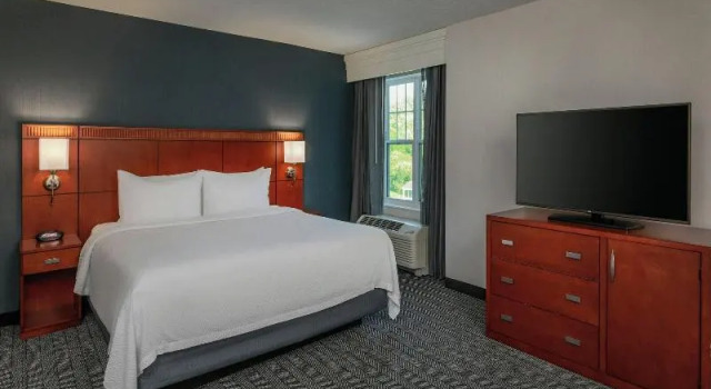 Двухместный люкс c 1 комнатой Courtyard by Marriott Hadley Amherst