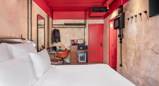 Двухместный номер Medium с балконом Max Brown Hotel Downtown Part of Sircle Collection Formally known as Dave Red