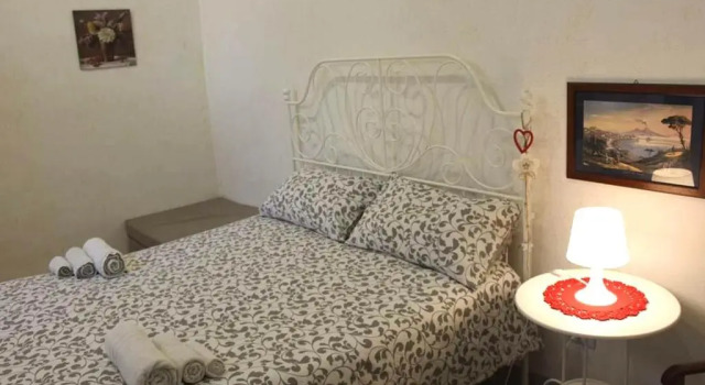 Clelias Room, Забронировать Отель Отели Неаполя с парковкой, рядом с Ospedale degli Incurabili, Парковка