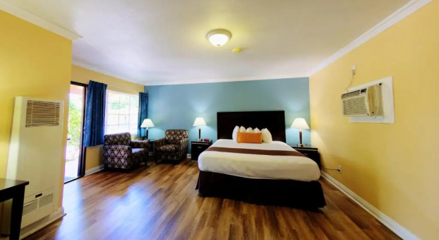Palm Tropics Motel, Забронировать Мотель Глендора Большой Лос-Анджелес