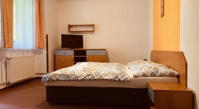 Hotel Arnika, Забронировать Отель Отели Краловеградецкий края с парковкой, Парковка