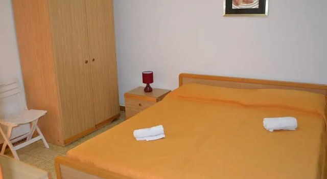 Cosy Apartment Near The Beach With Patio; Pets Allowed; Parking Available