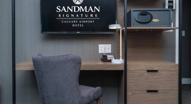 Студия Sandman Signature Calgary Airport Hotel