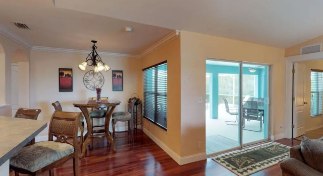 938 SW 6th Ct, Забронировать Дом для отпуска Виллы Кейп-Корал, рядом с Dolphin Marina, Вилла