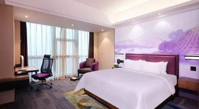 Люкс Hampton by Hilton Zhuzhou Hongqi Square