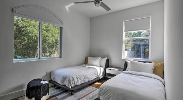 Modern Miami Villa w/ Pool Oasis ~ 5 Mi to Beach!, Rezerwuj Willa Domki letniskowe w Biscayne Park, Domek