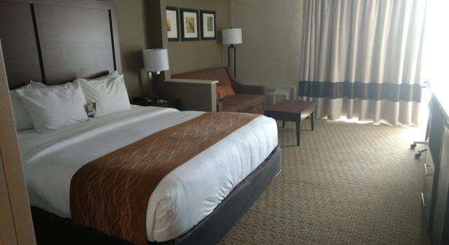 Двухместный номер Standard с балконом Comfort Inn & Suites near Danville Mall