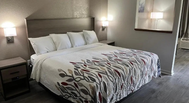 Двухместный люкс Red Roof Inn & Suites Monroe, NC