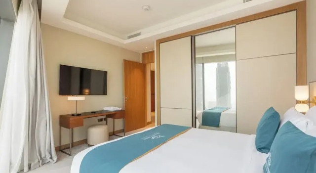 Апартаменты с 2 комнатами с балконом и с видом на город Address Residences Dubai Opera - Burj Khalifa City Views 1, 2, & 3-Bedroom Apartment 1 minute walk to Burj Khalifa, Dubai Mall, Dubai Fountain by Heaven Crest