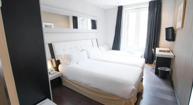 Трёхместный номер Petit Palace Arenal