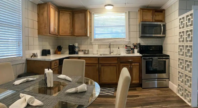 Вилла Comfortable Cottage on the Blue Mile - Close to GSU!