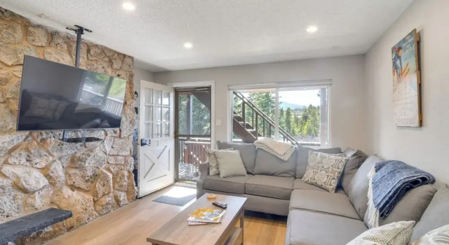 Апартаменты 3BR Riverfront Retreat! Mtn Views, Community Perks
