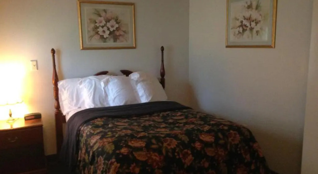 Люкс Freds Inn Restaurant & Lodging