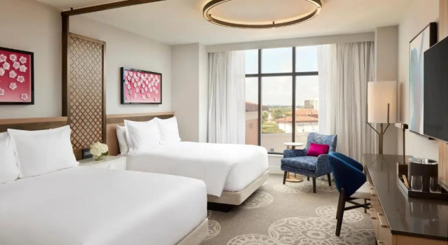 Четырёхместный номер Deluxe Loews Coral Gables Hotel