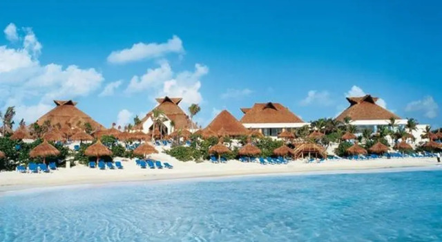 Номер Standard с 2 комнатами с балконом и с видом на бассейн Luxurious Tulum Terrazas 2-bedroom Condominiuml
