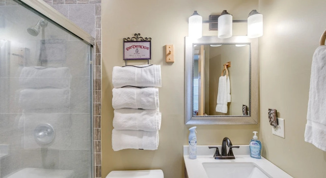 Коттедж Charming Darien Hideaway w/ Porch, Near Downtown!