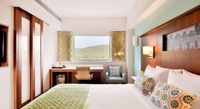 Двухместный номер Premium с видом на горы Fairfield by Marriott Belagavi