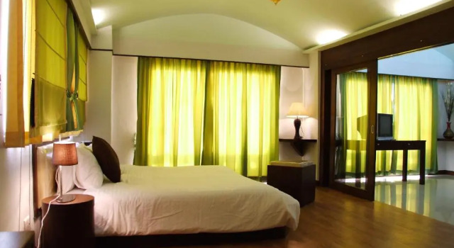 Полулюкс Grand Jomtien Palace Hotel