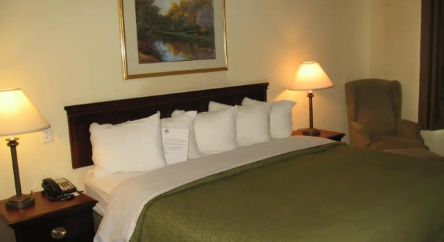 Двухместный люкс c 1 комнатой Country Inn & Suites by Radisson, Newport News South, VA