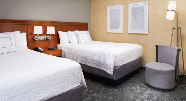 Четырёхместный номер Standard Courtyard Kansas City Overland Park/Metcalf, South of College Boulevard
