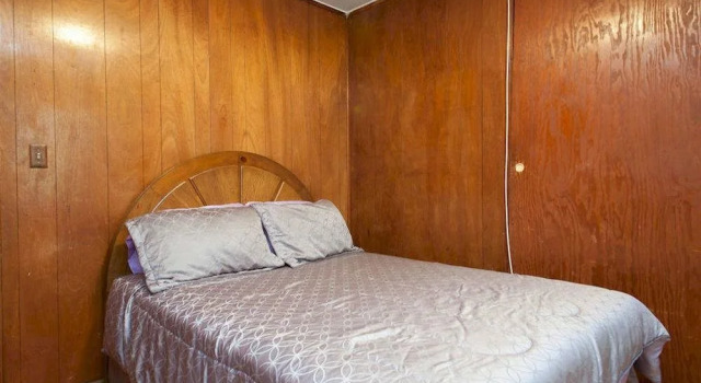 Cozy 3BD Wood House