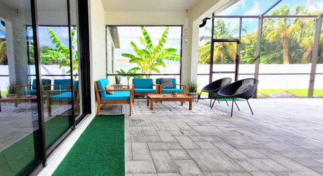 Вилла Blue Door Retreat - Luxury Pool Home - sleeps 8