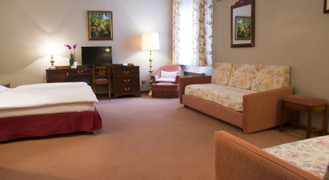 Standard triple famille chambre Hostellerie Saint Florent