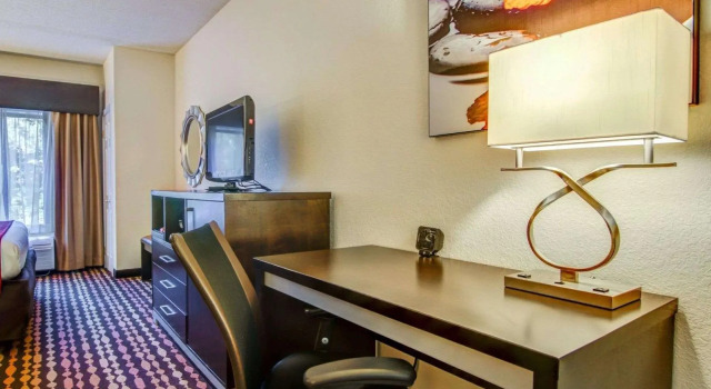 Люкс Comfort Suites Northside Hospital Gwinnett