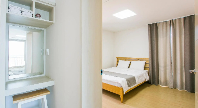 Jeju Kwakjigillgaon Pension, Забронировать Отель Аеуол-ли Чеджу, рядом с Груда ракушек Квакджи