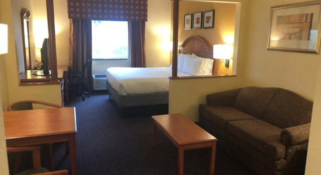 Номер Standard Holiday Inn Express and Suites Fort Lauderdale Airport West by IHG