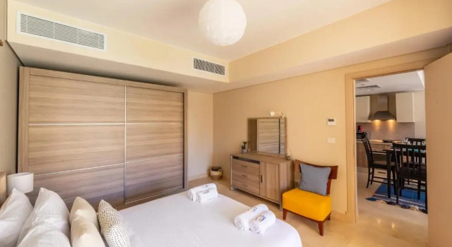 Jazzy 1BDR w Outdoor Pool View Terrace Free Pool & Beach Access, Prenota Appartamento El Gouna 