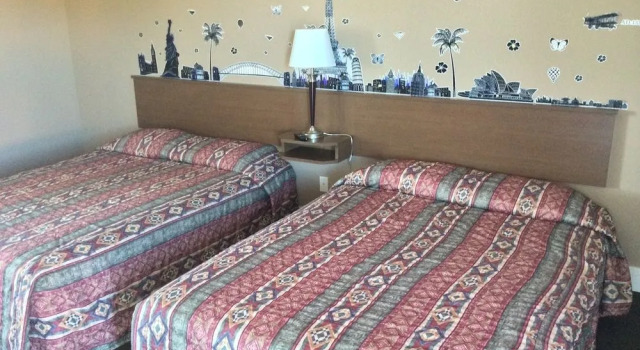 Ucluelet Wildwood Inn, Забронировать Мини-отель Отели Уклуэлет с парковкой, рядом с Huu-Mees-Ma-As Native Art Gallery, Парковка