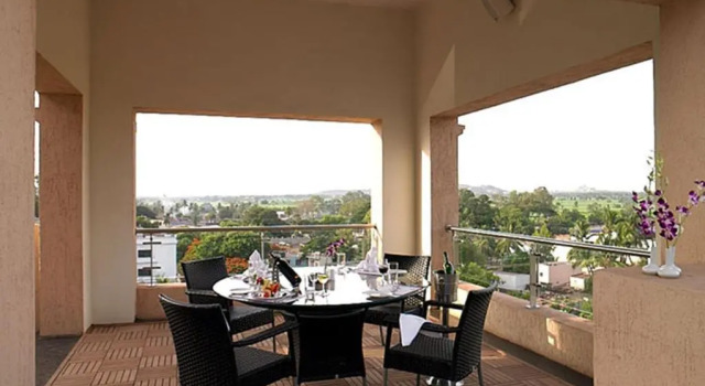 Люкс Executive с видом на сад Royal Orchid Central Kireeti Hampi