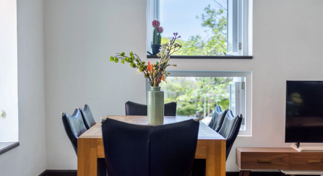 Sunshine - Magnificently Bright 2Br Top City Centre Townhouse