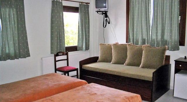 Evridiki, Book Hotel  