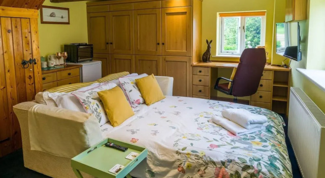 Sunshine Annex-double Bed,ensuite, Lounge, Kitchen, Забронировать Дом для отпуска Отели Уорикшир с парковкой, Парковка