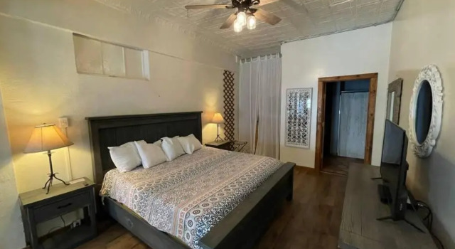 Loft 4 - 1 of 5 downtown, Book Hotel Hoteller i Alpine med parkering, Parkering