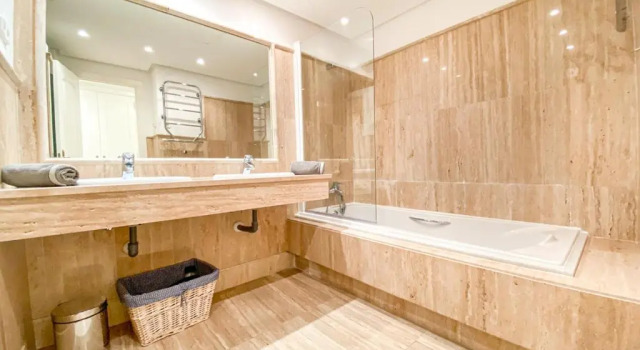 Апартаменты Front-line garden apartment in Palm Beach, Marbella