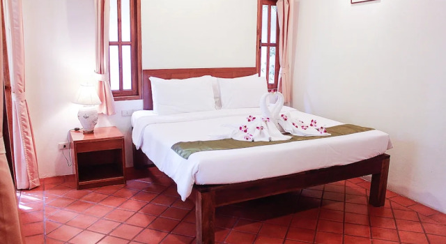 Двухместный номер Deluxe с балконом Bangtao Village Resort - SHA