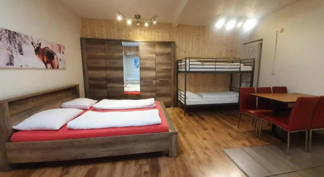 Четырёхместный семейный номер Standard Interlaken Linda Inn Lodge