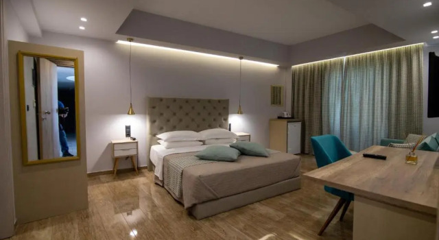Полулюкс Aianteion Bay Luxury Hotel & Suites